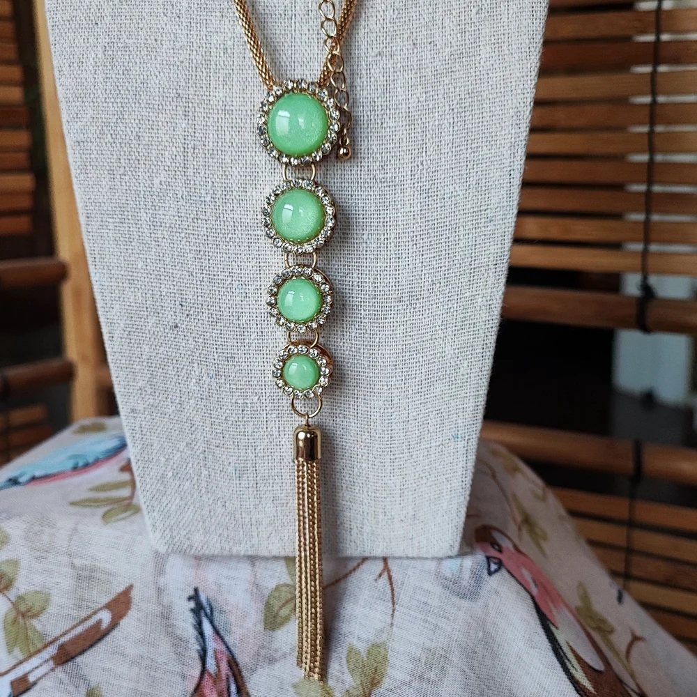 Charming Charlie Mint Green Jadeite Gold Tone Tube Mesh Statement Necklace NWOT
